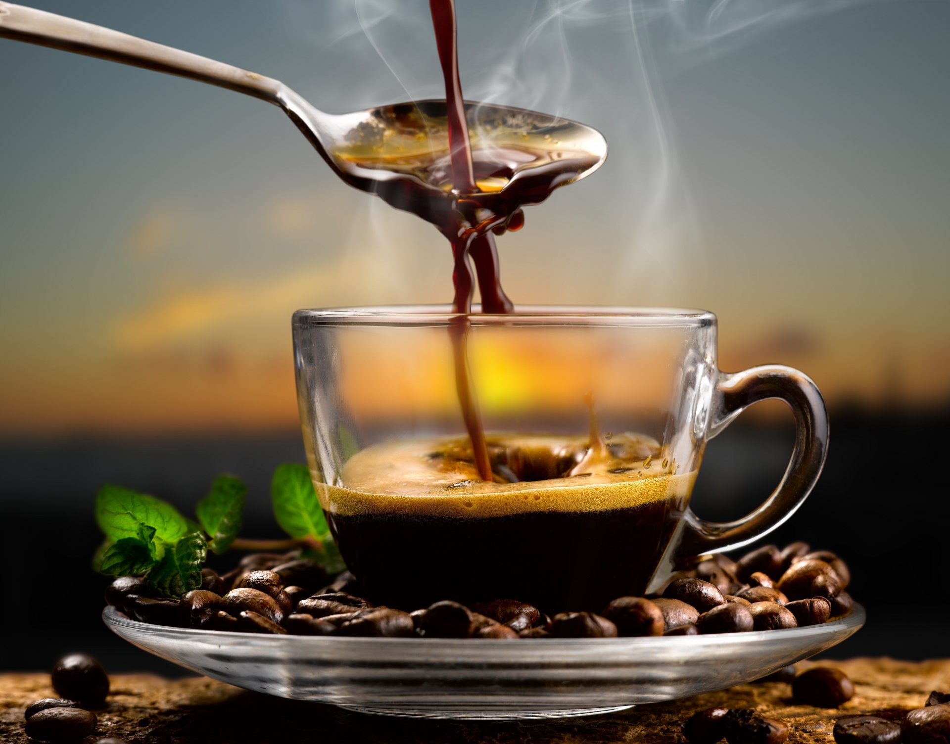 caffè chicchi di caffè sapore cucchiaio foglie di menta chicchi di caffè foglie di menta