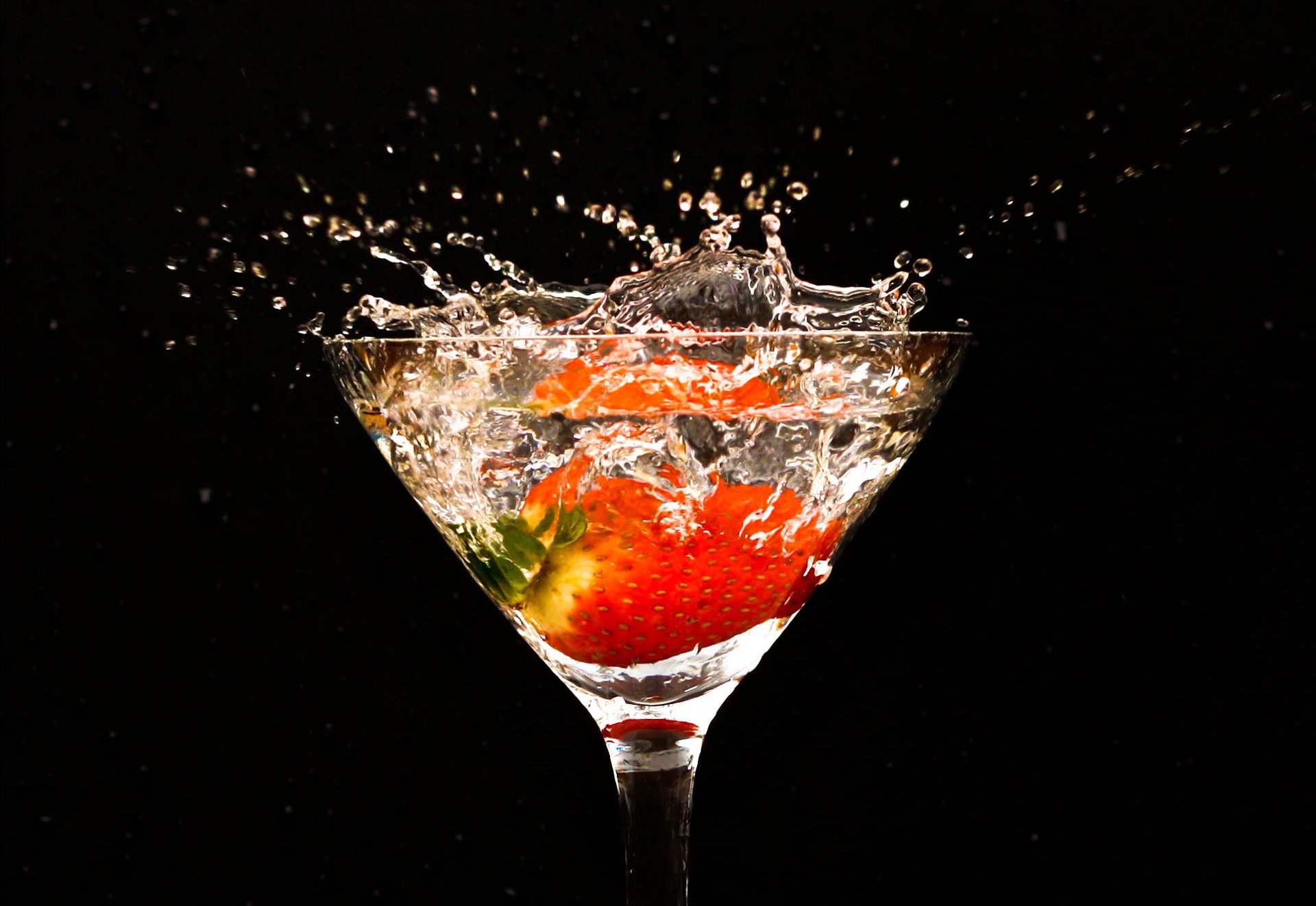 trawberry glass fougeres spray berry cocktail