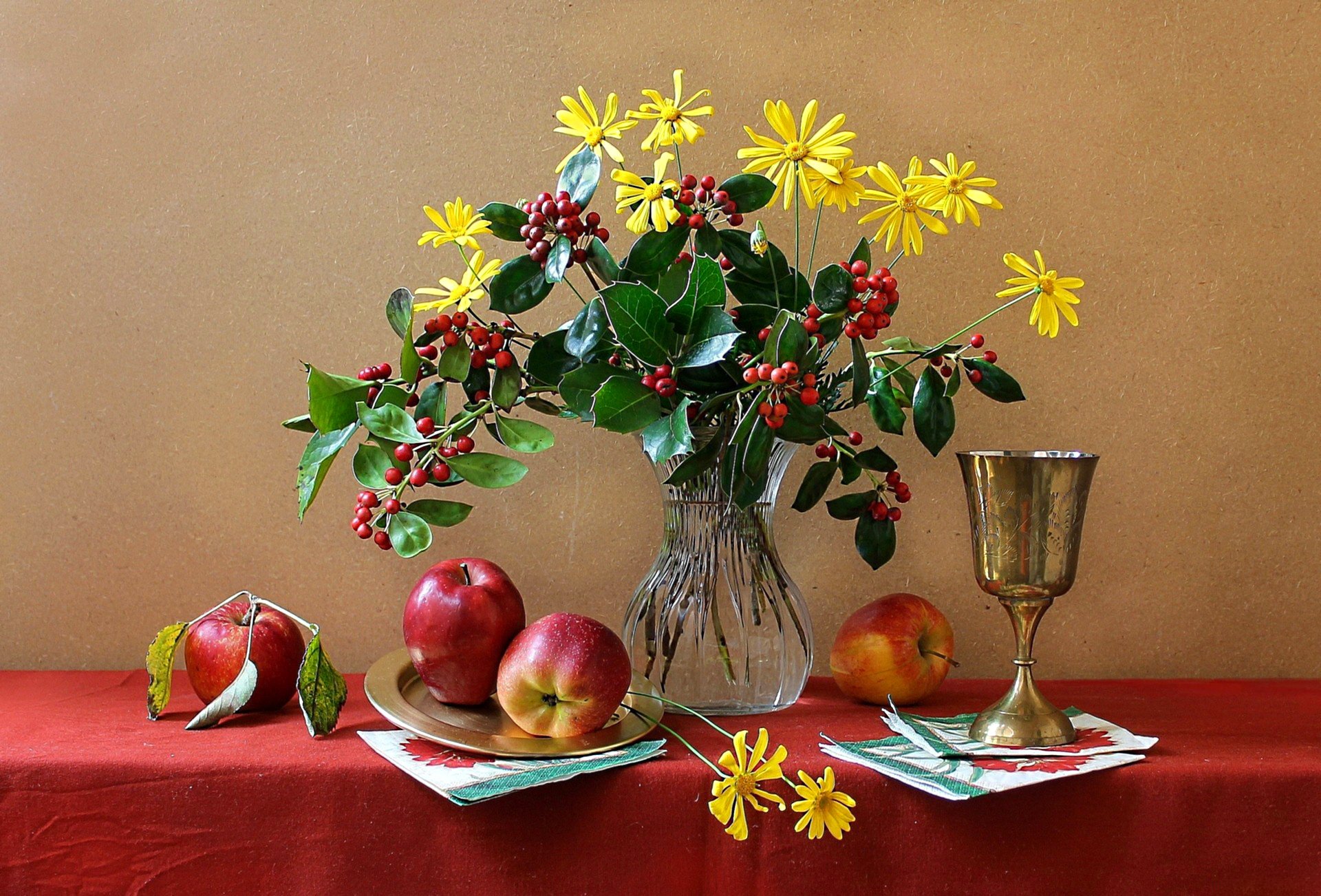 natura morta vaso fiori tazza mele frutta