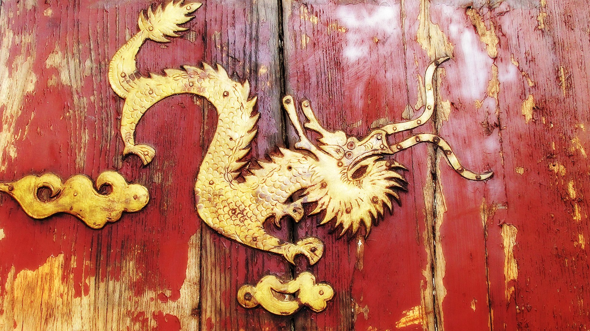 puertas madera tablas dragón metal