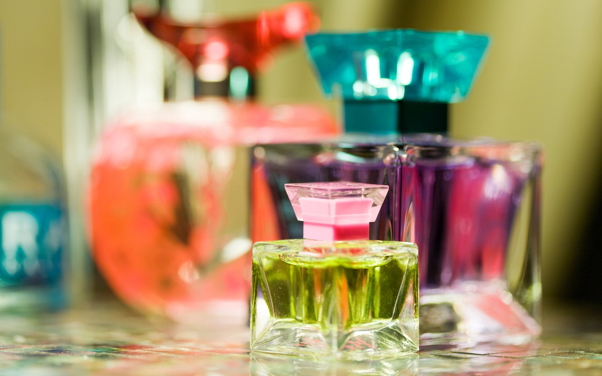 perfumy perfumy flakony kolorowe rozmycie