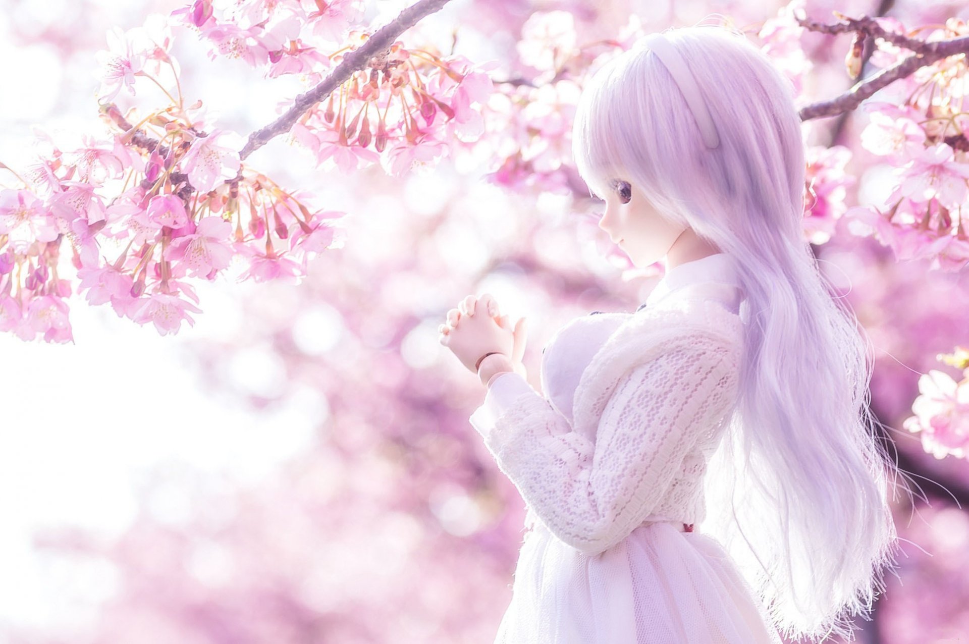 poupée jouet cheveux longs lilas cerise fleurs