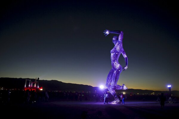 Arte arte in Nevada USA . figura dell uomo in fiamme