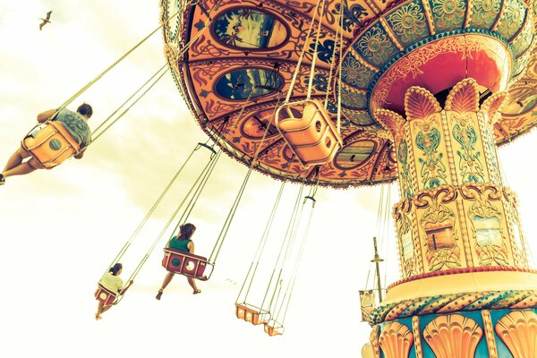 Giostra gigante divertimento per le persone