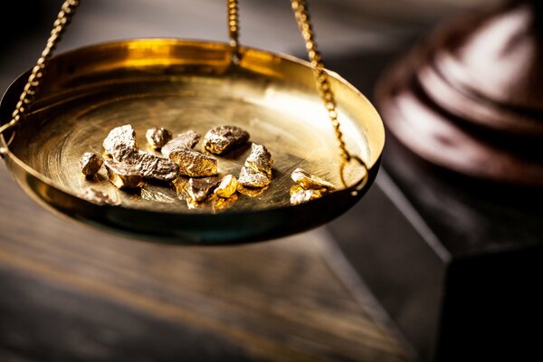 Metallwaagen zum Wiegen von Gold