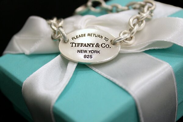 Gift packaging with tiffany ribbon