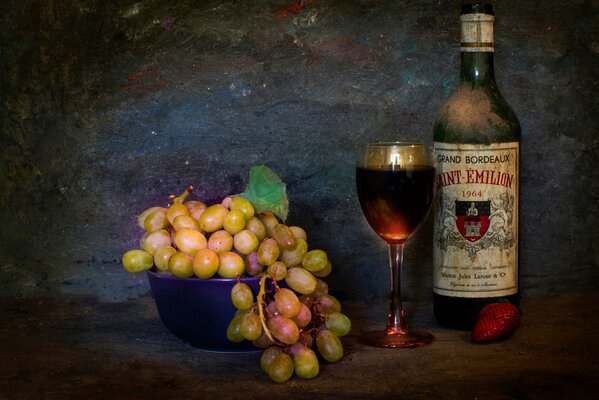Stillleben mit Trauben und einer Flasche Wein