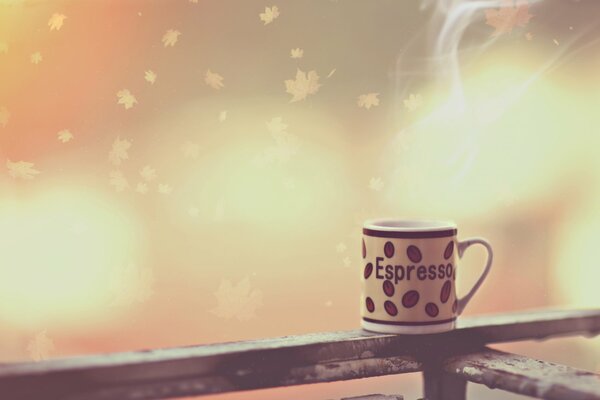 Taza de café espresso para calentar por la mañana
