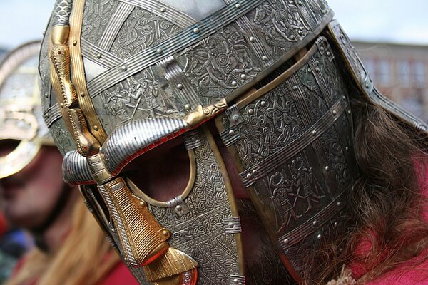 Casco de metal de armadura de placa