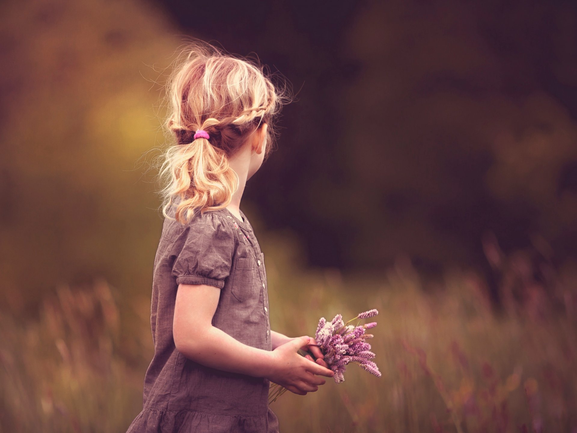 girl bouquet ponytail