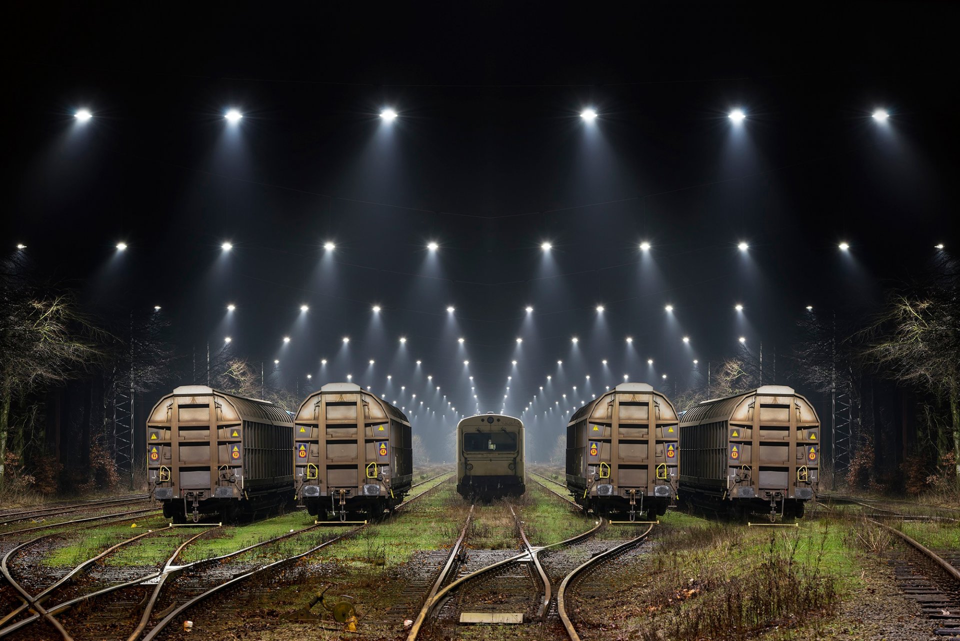 trains wagons nuit projecteurs