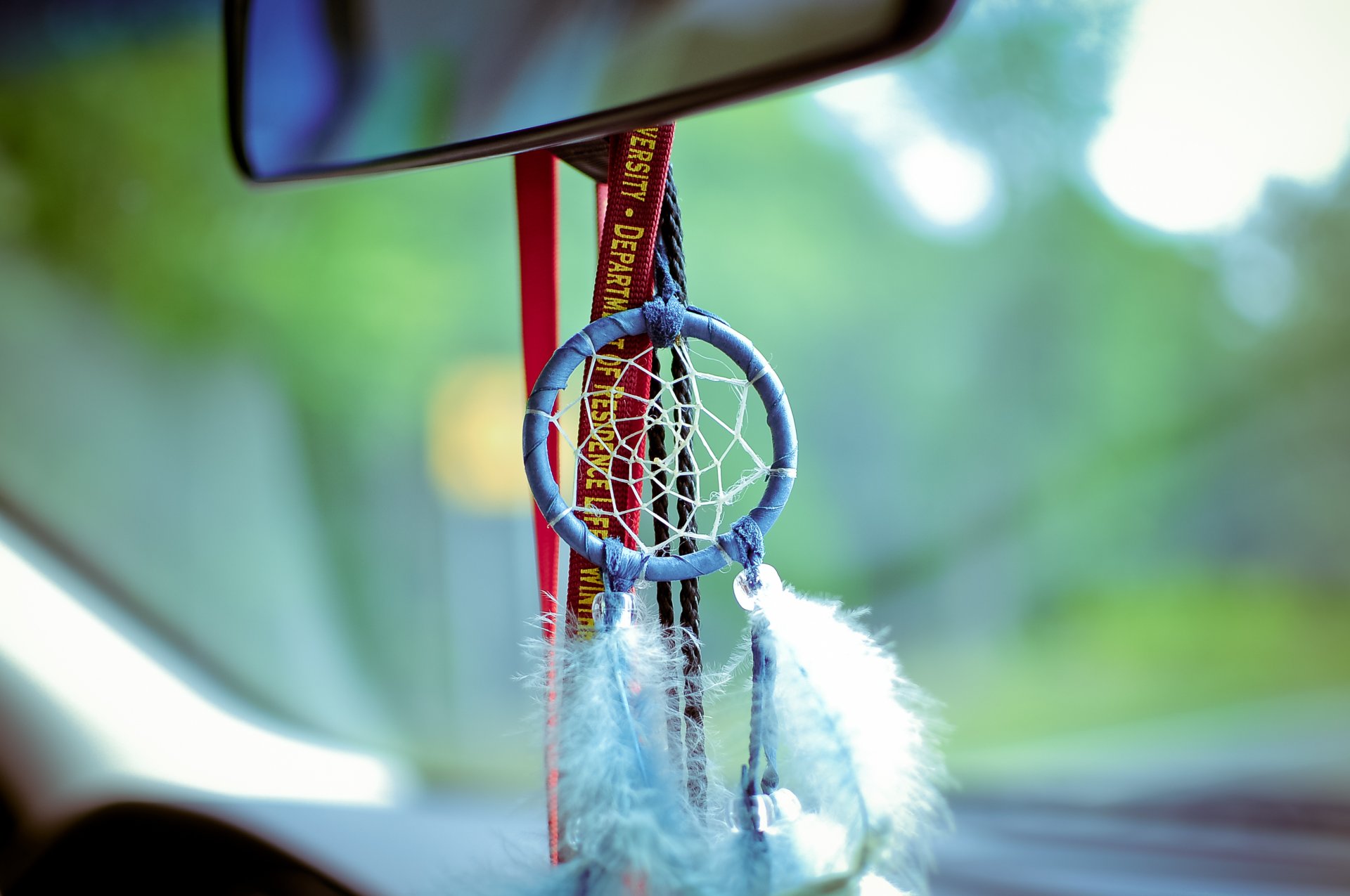 atrapasueños plumas coche salón ventana