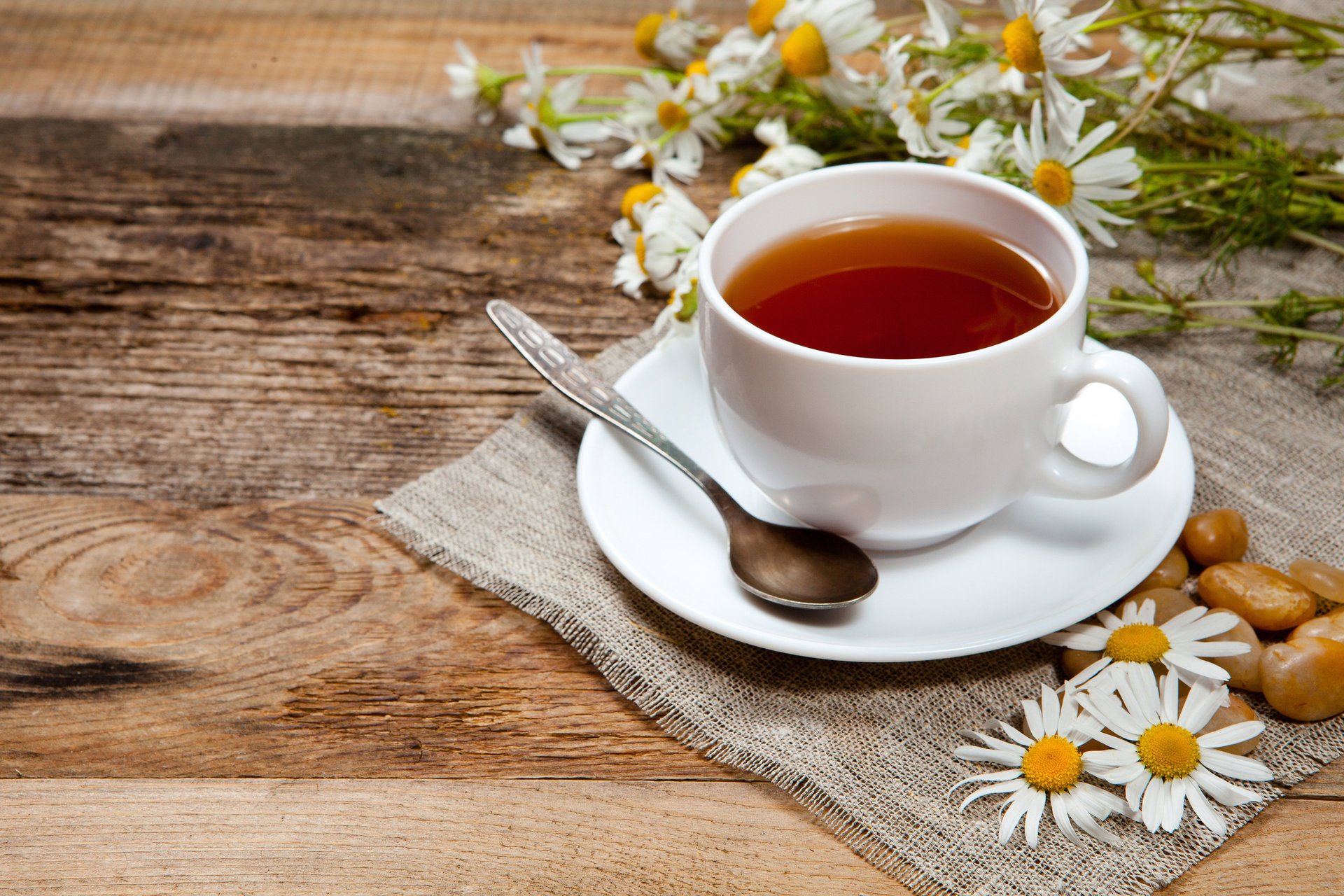 becher untertasse löffel kamille tee getränk