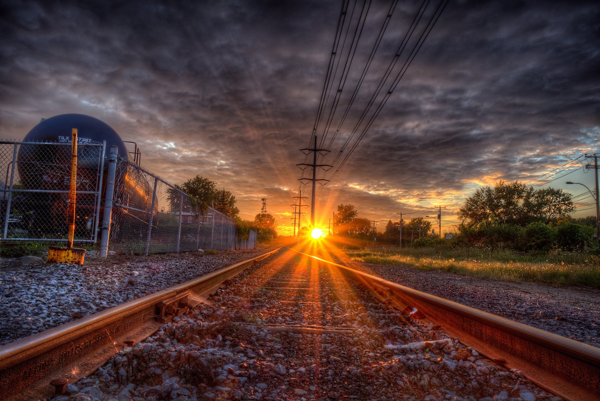 bahn schienen schwellen sonnenstrahl weg