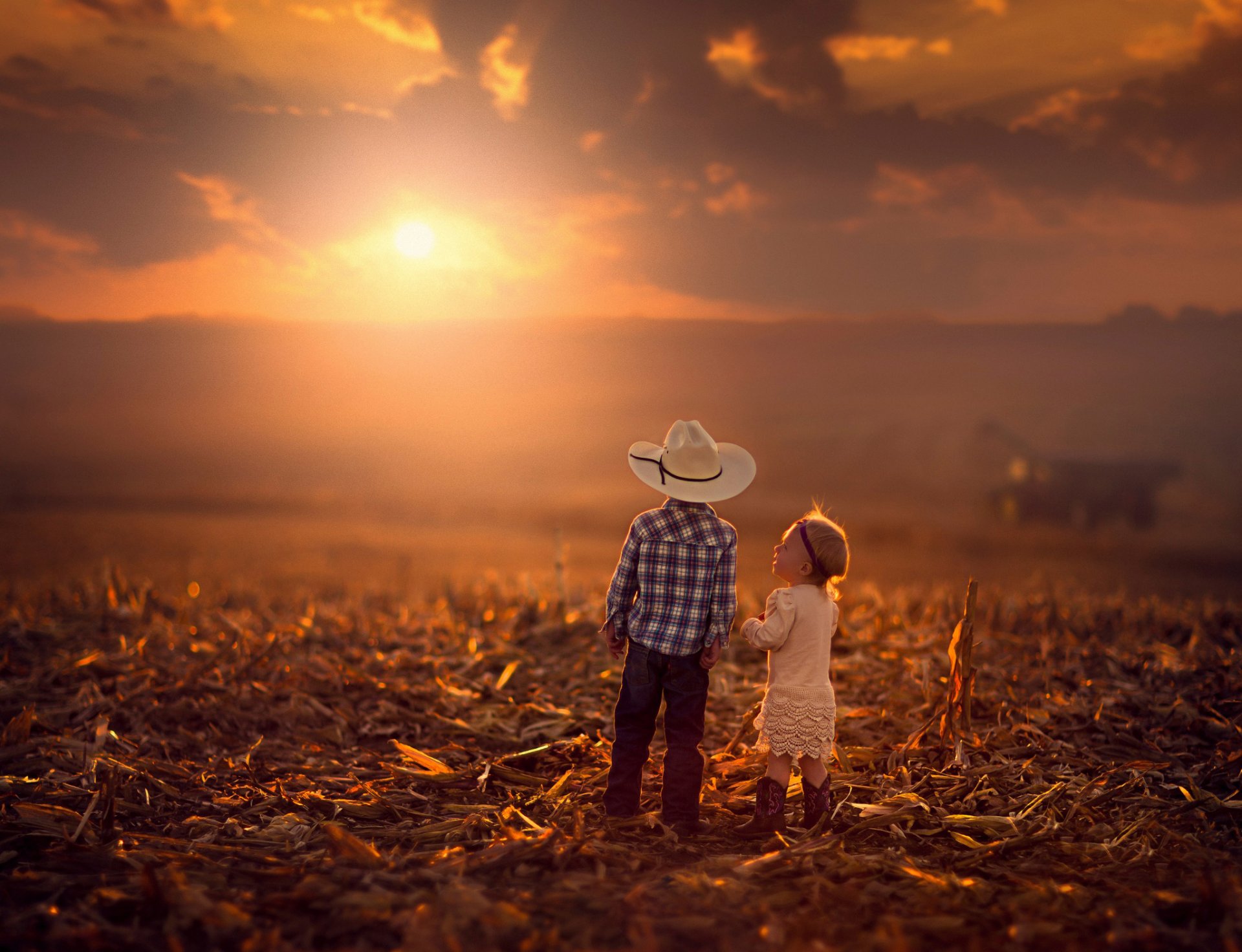 enfants garçon fille champ.automne coucher de soleil soleil horizon