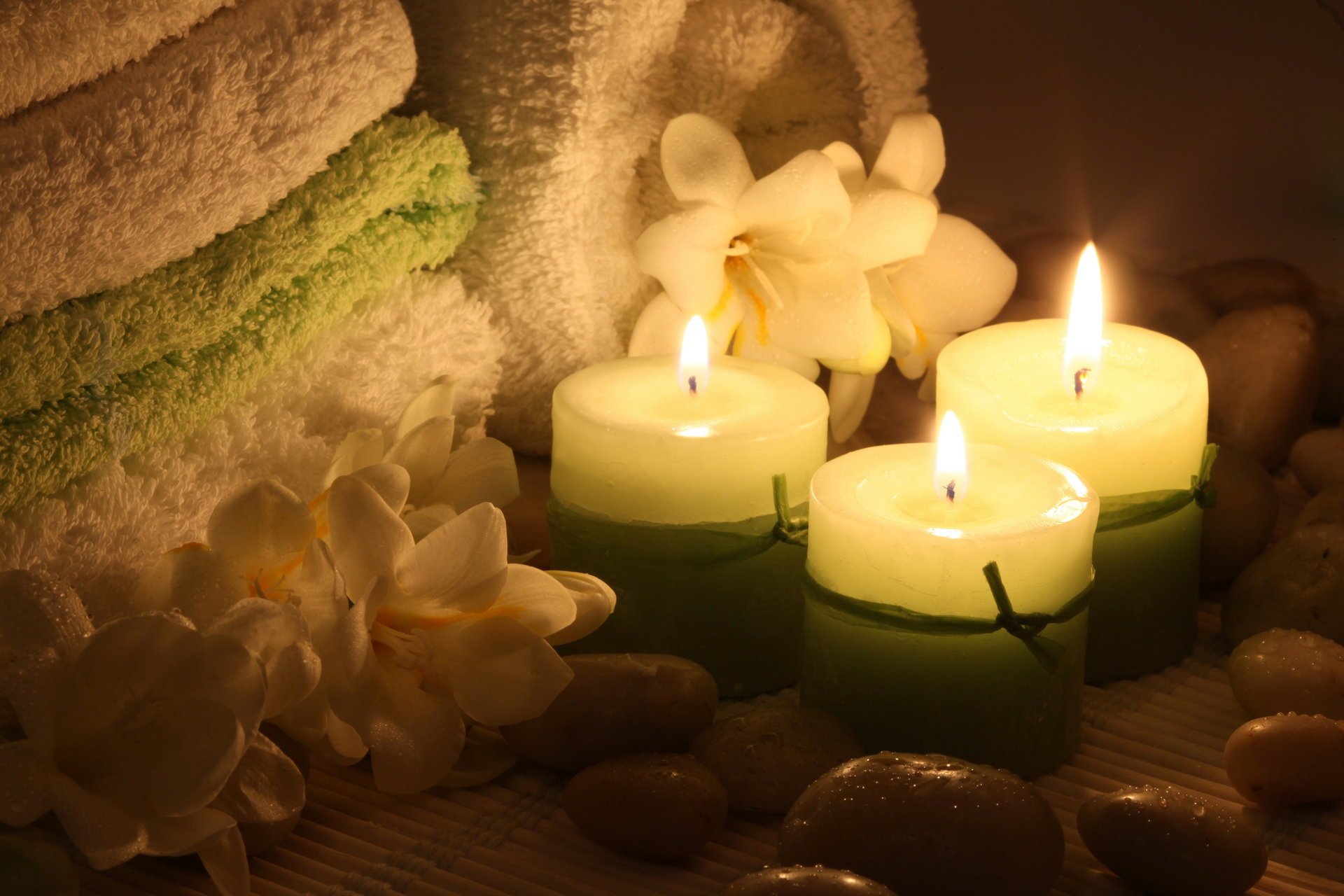 spa spa steine handtuch blumen kerzen