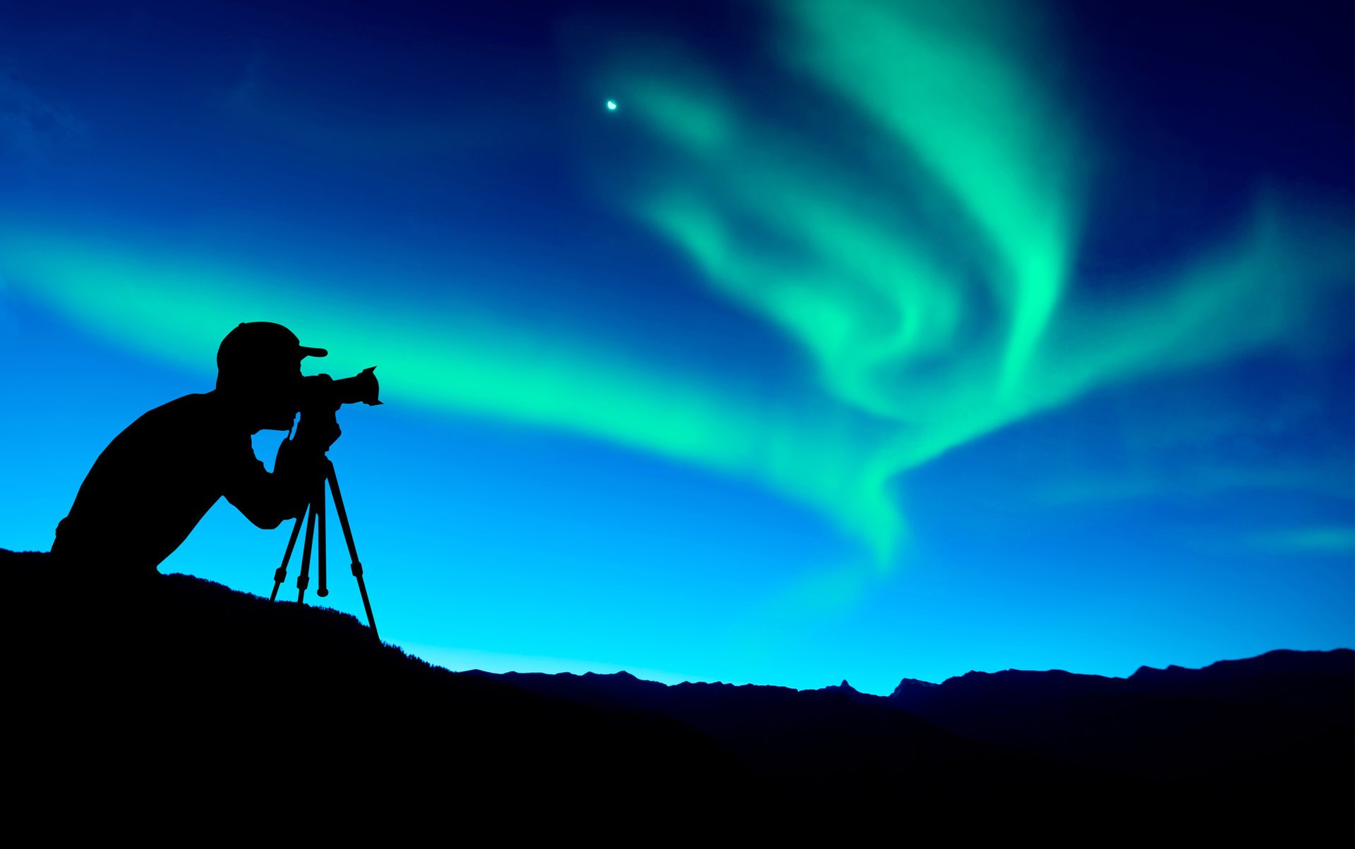 silueta fotógrafo cámara cámara dispara aurora boreal naturaleza hermoso fondo fondo de pantalla