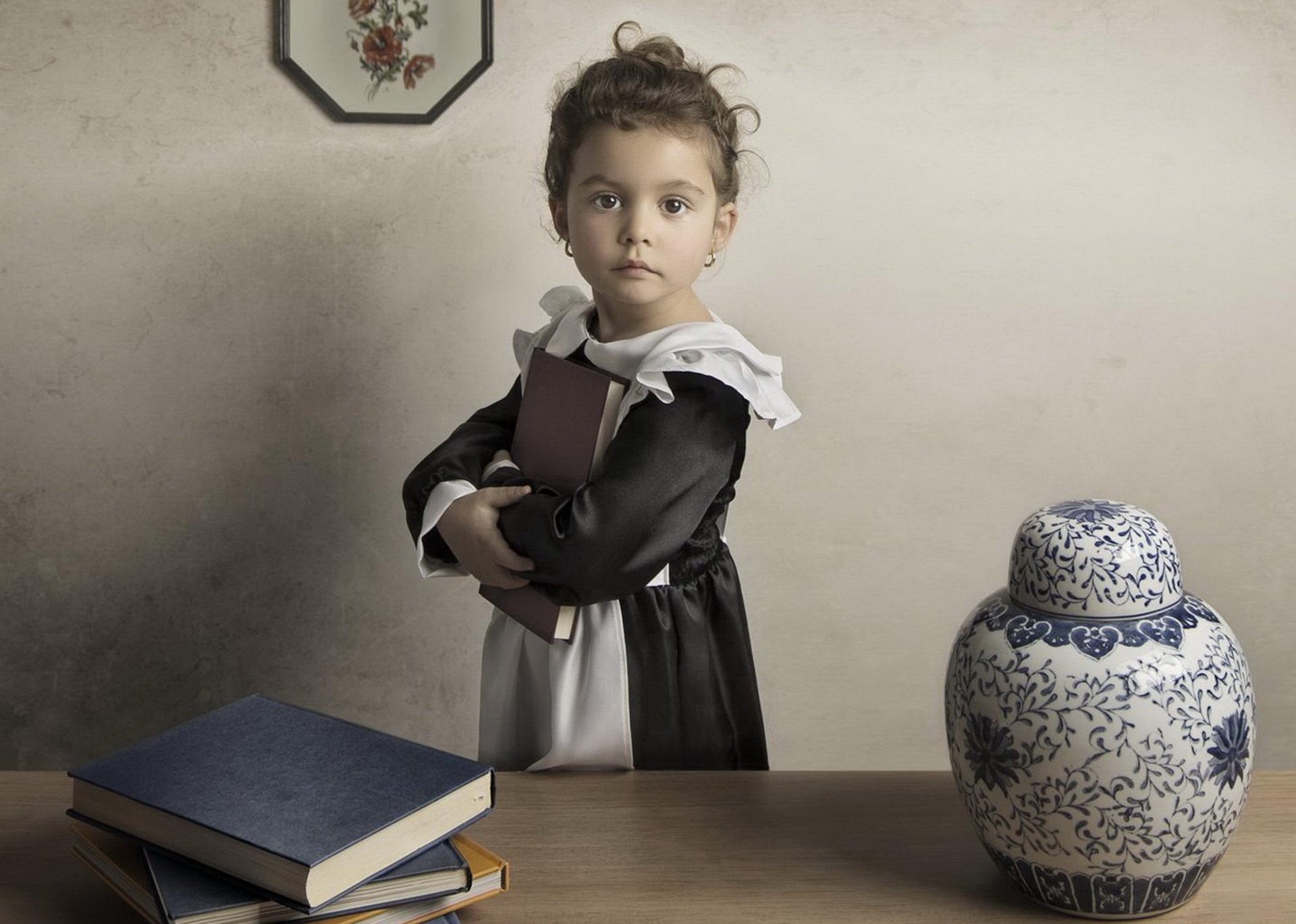 mädchen tisch bücher hintergrund