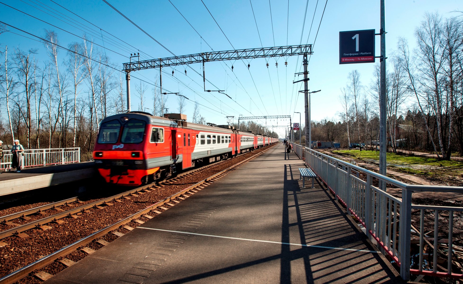 ferrocarril plataformas tren eléctrico punto de parada convenios de ilyich del ferrocarril de moscú