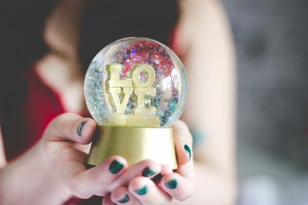 A girl holds a statuette with a confession