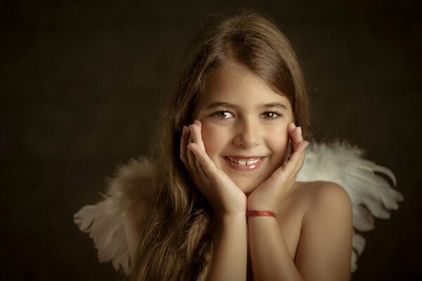 Portrait d une petite fille d ange avec des ailes