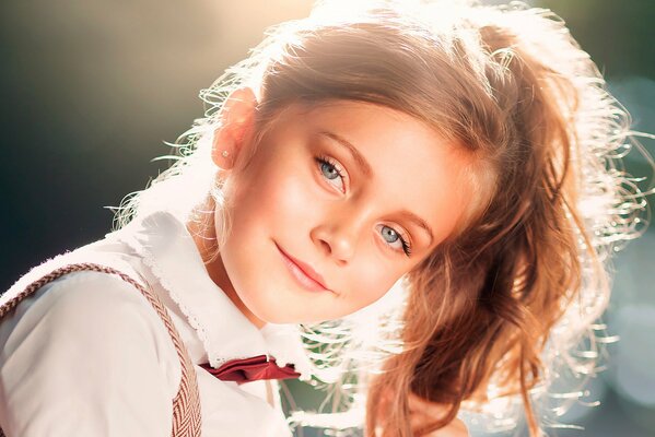 Portrait of a smiling girl in the sun