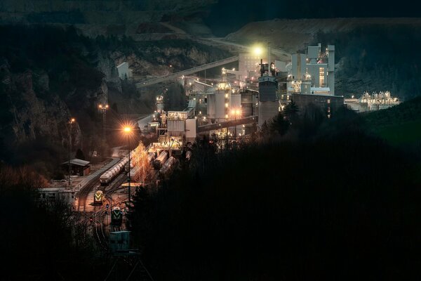 Vista nocturna pero complejo industrial