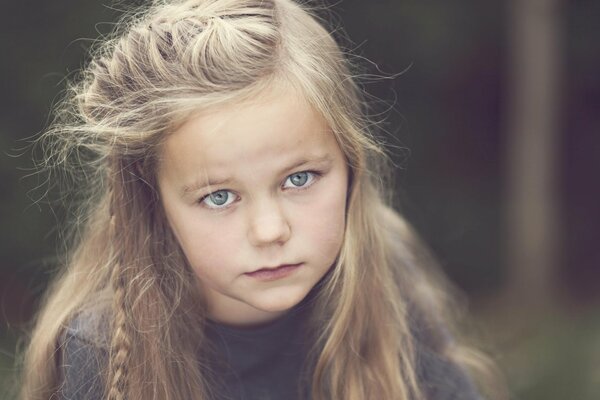 Photo d une petite fille avec de beaux cheveux