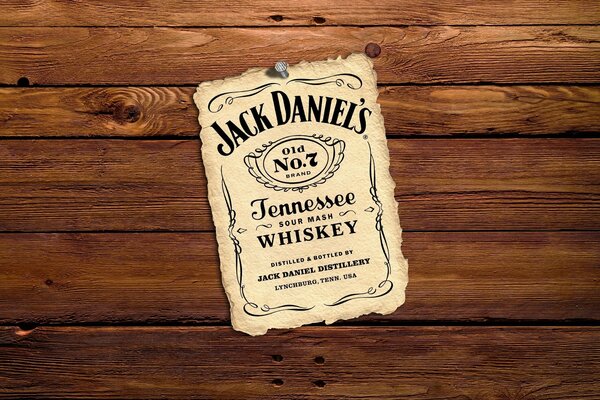 Étiquette de whisky Jack Daniels sur fond en bois