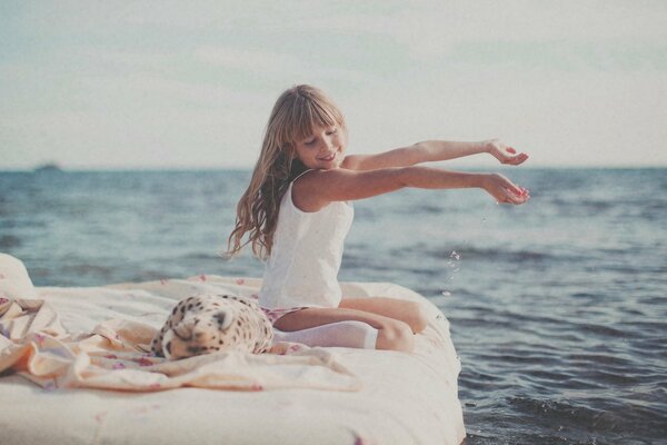 A little girl rejoices at the sea