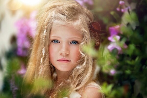 Portrait d une jeune fille avec un regard expressif