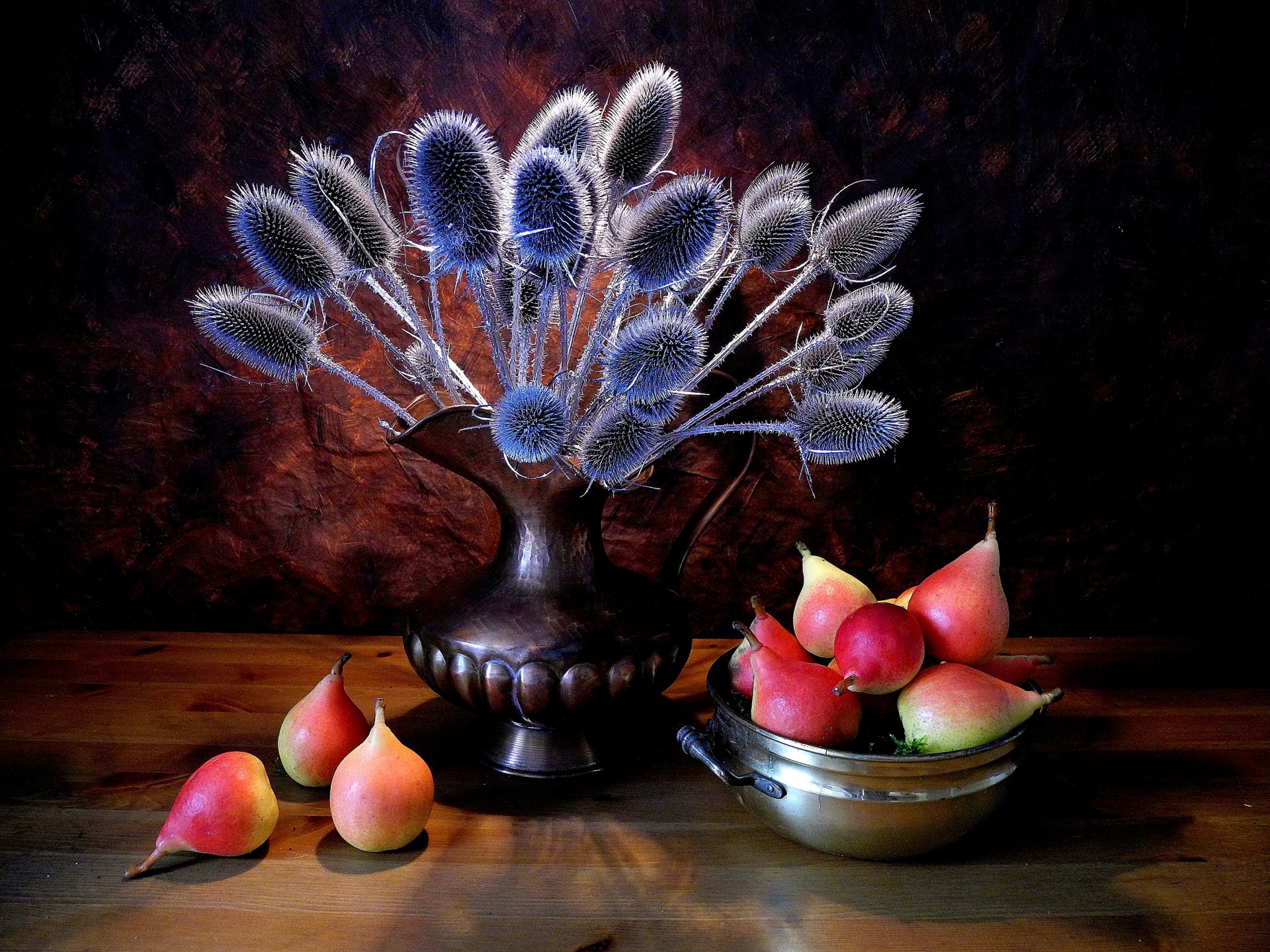natura morta brocca pere frutta pianta