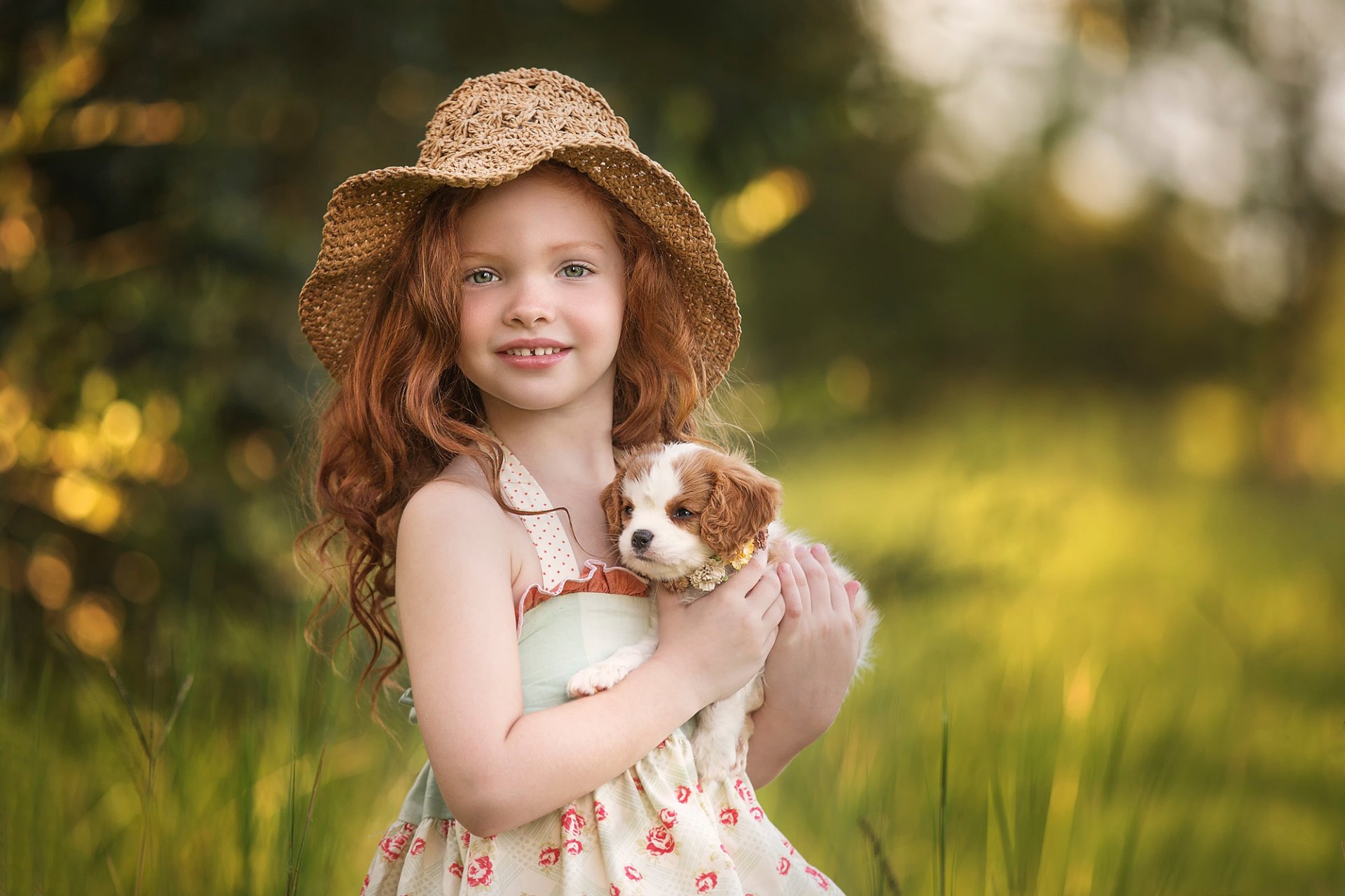 ragazza rossa cagnolino