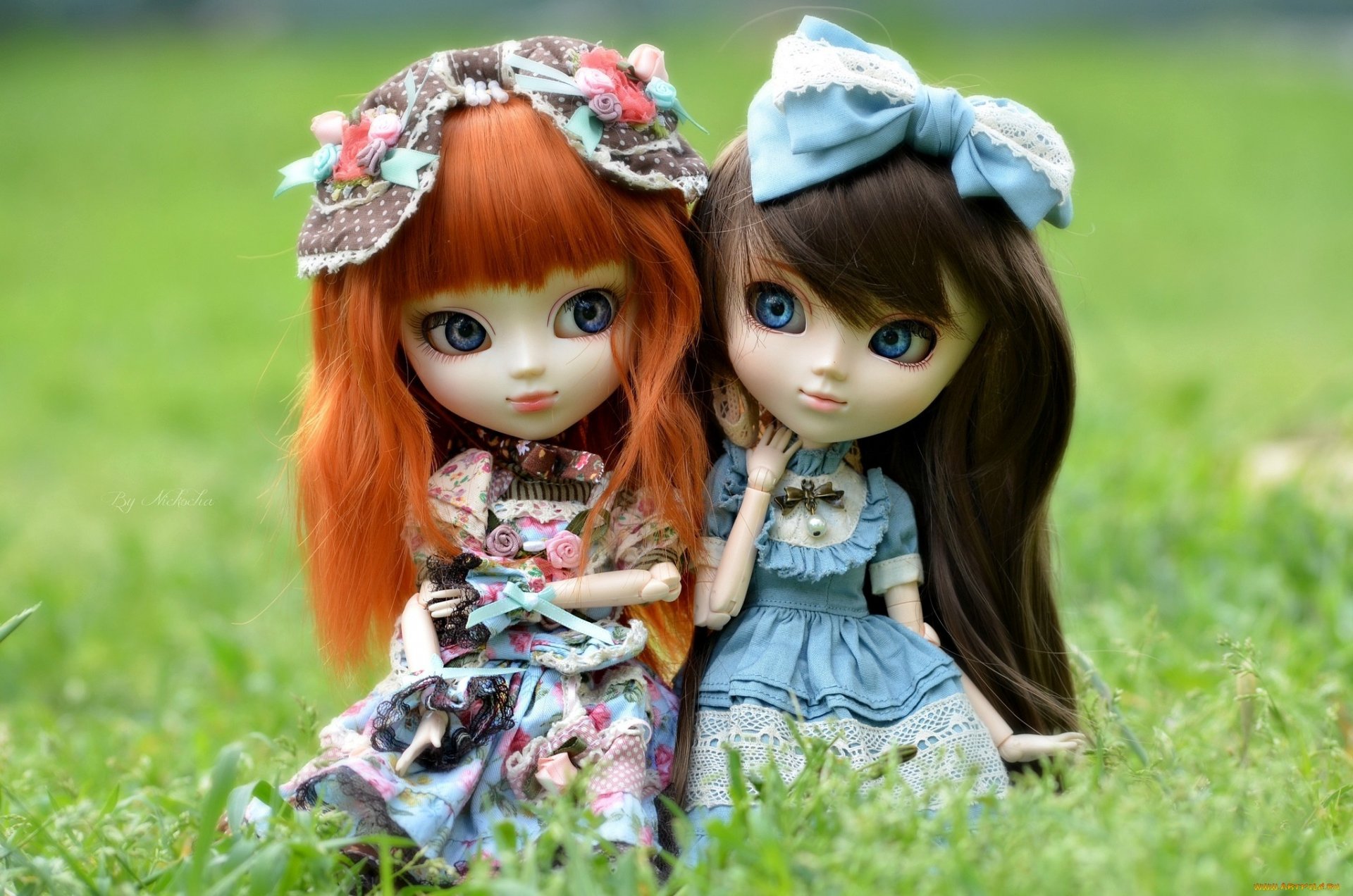 doll toys girls two hair red brunette dresses bow grass close