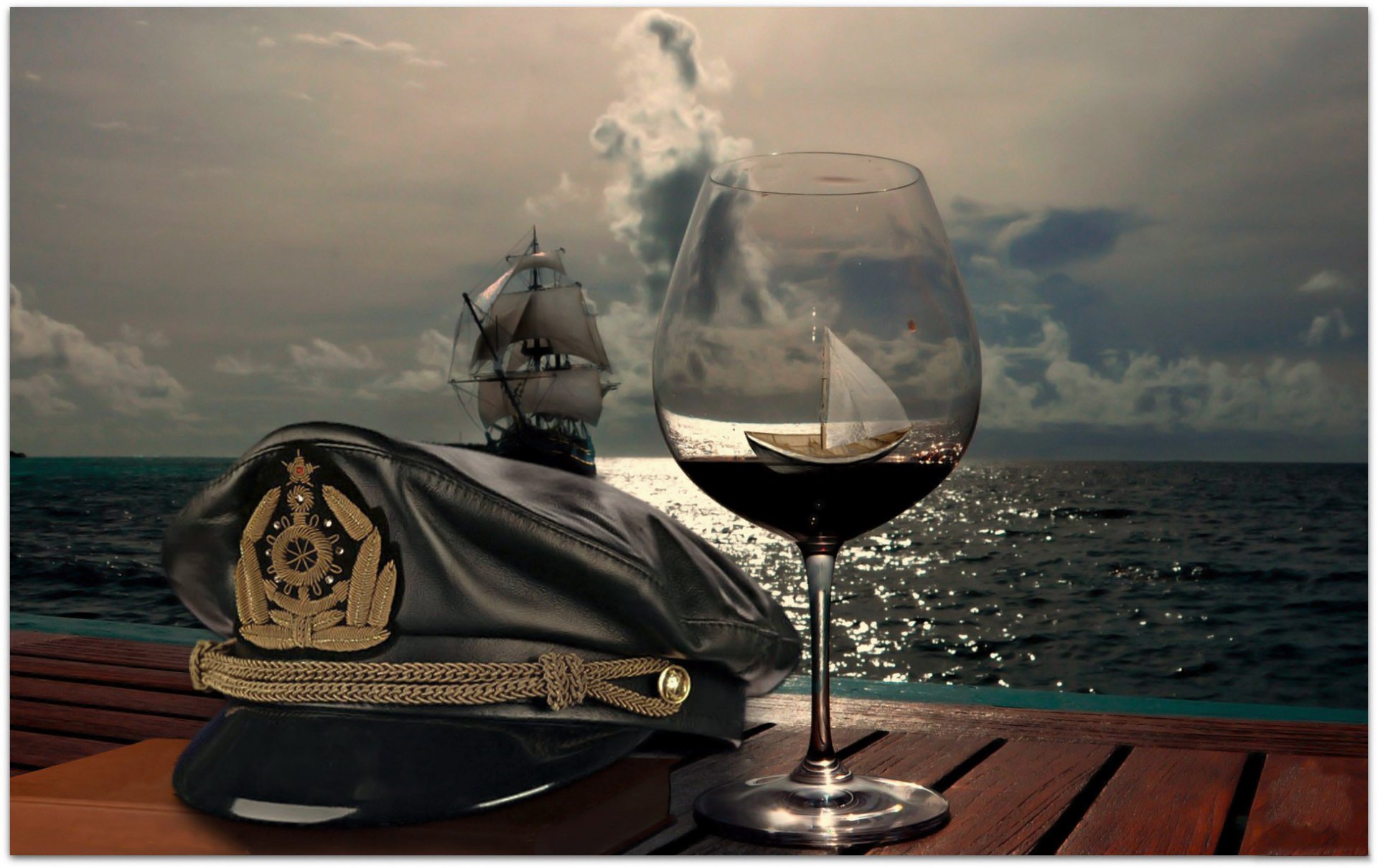 verre à vin verre mât bateau mer navire océan voile casquette chapeau casquette natation capitaine horizon ciel nuages