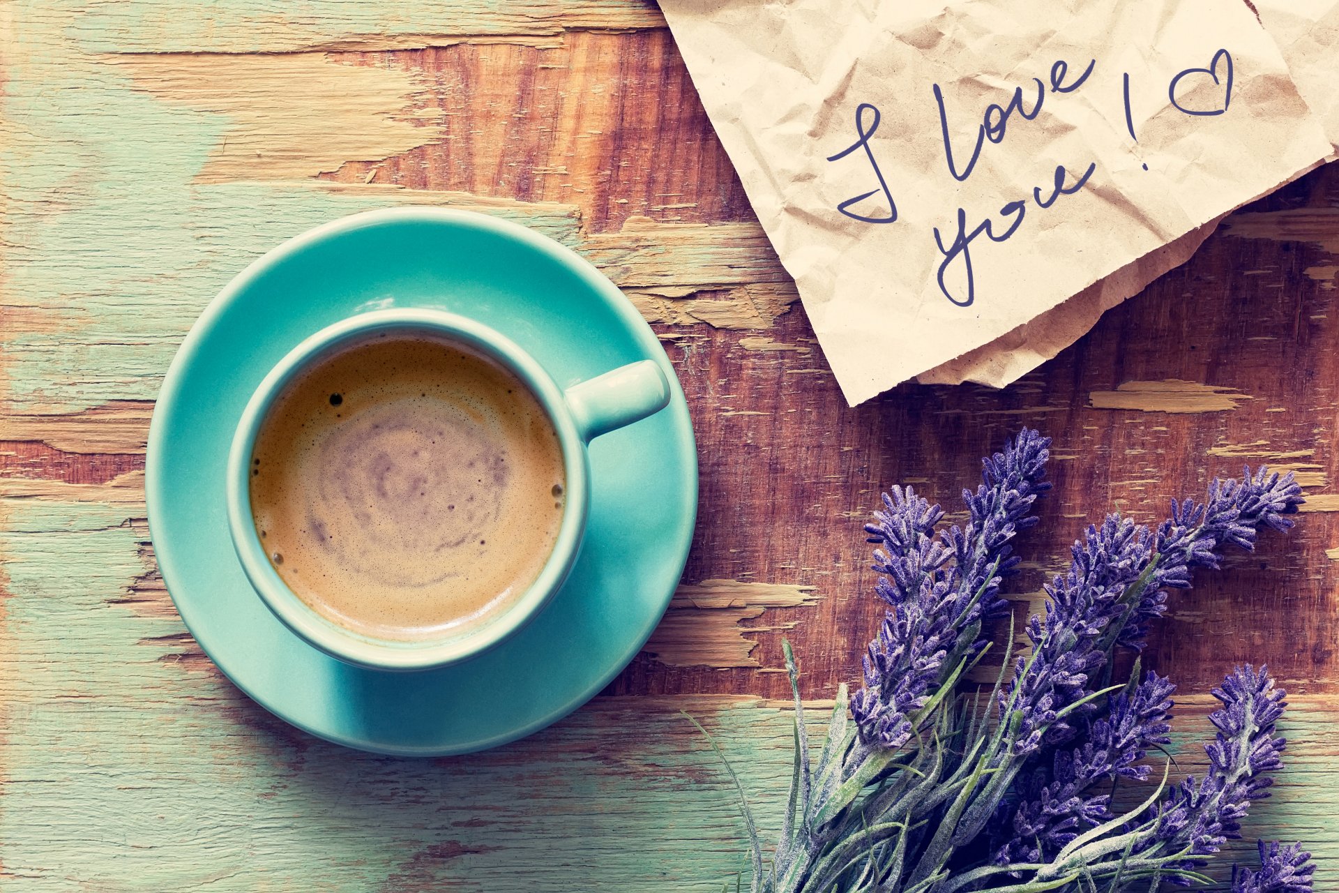 tisch lavendel blumen brief anerkennung becher untertasse kaffee schaum trinken