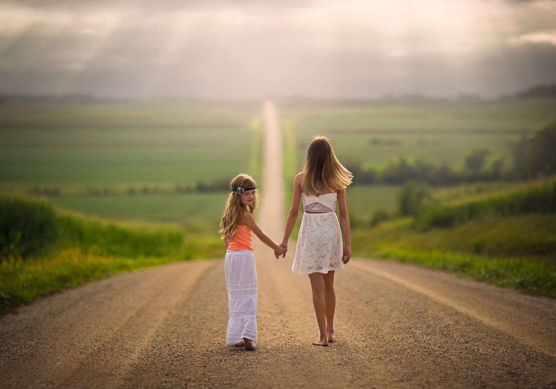 chicas camino espacio camino