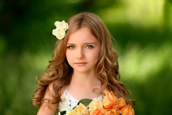 Retrato de una niña con flores