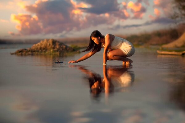 A girl of oriental appearance admires the ripples