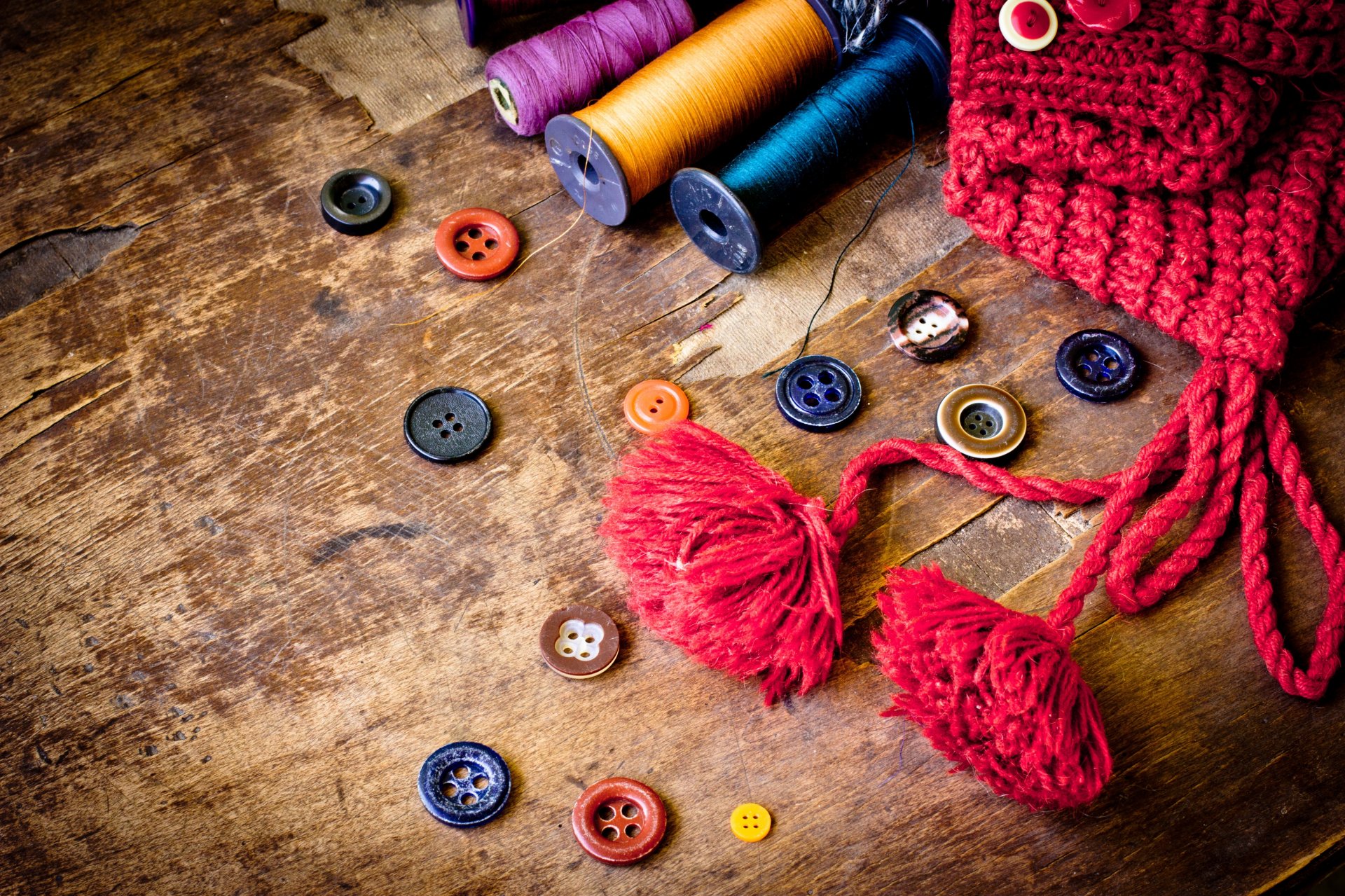 buttons thread hat the old table