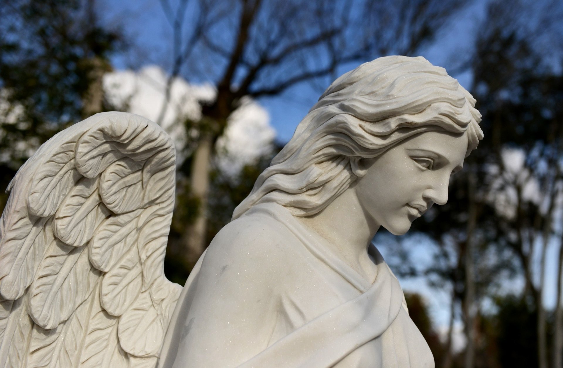 estatua escultura ángel alas