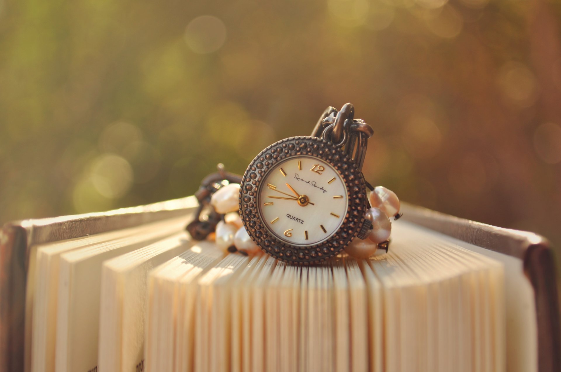 watches of the arrow face book bokeh green