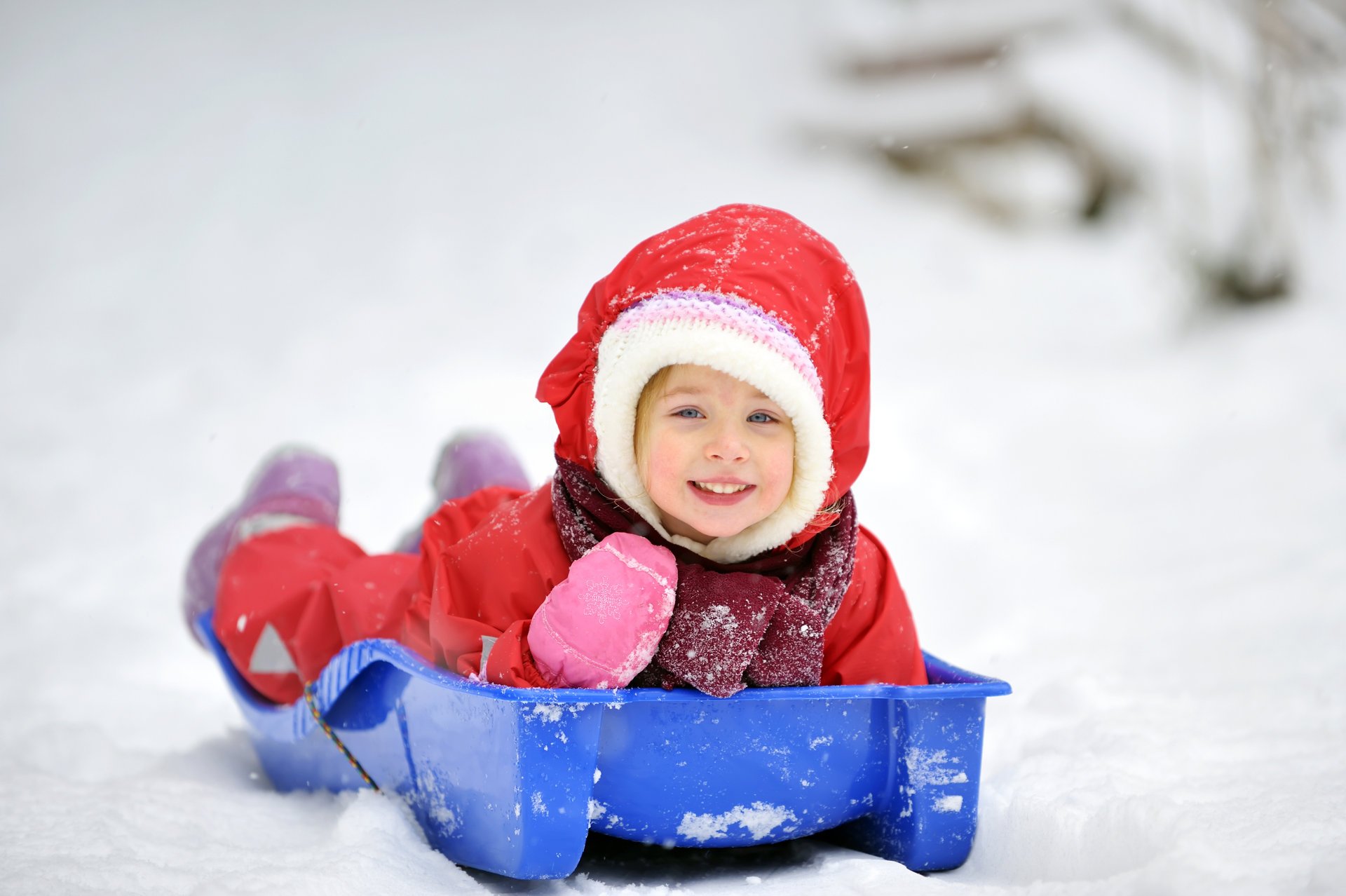 noël nouvel an fille hiver heureux traîneau enfant hiver heureux enfants