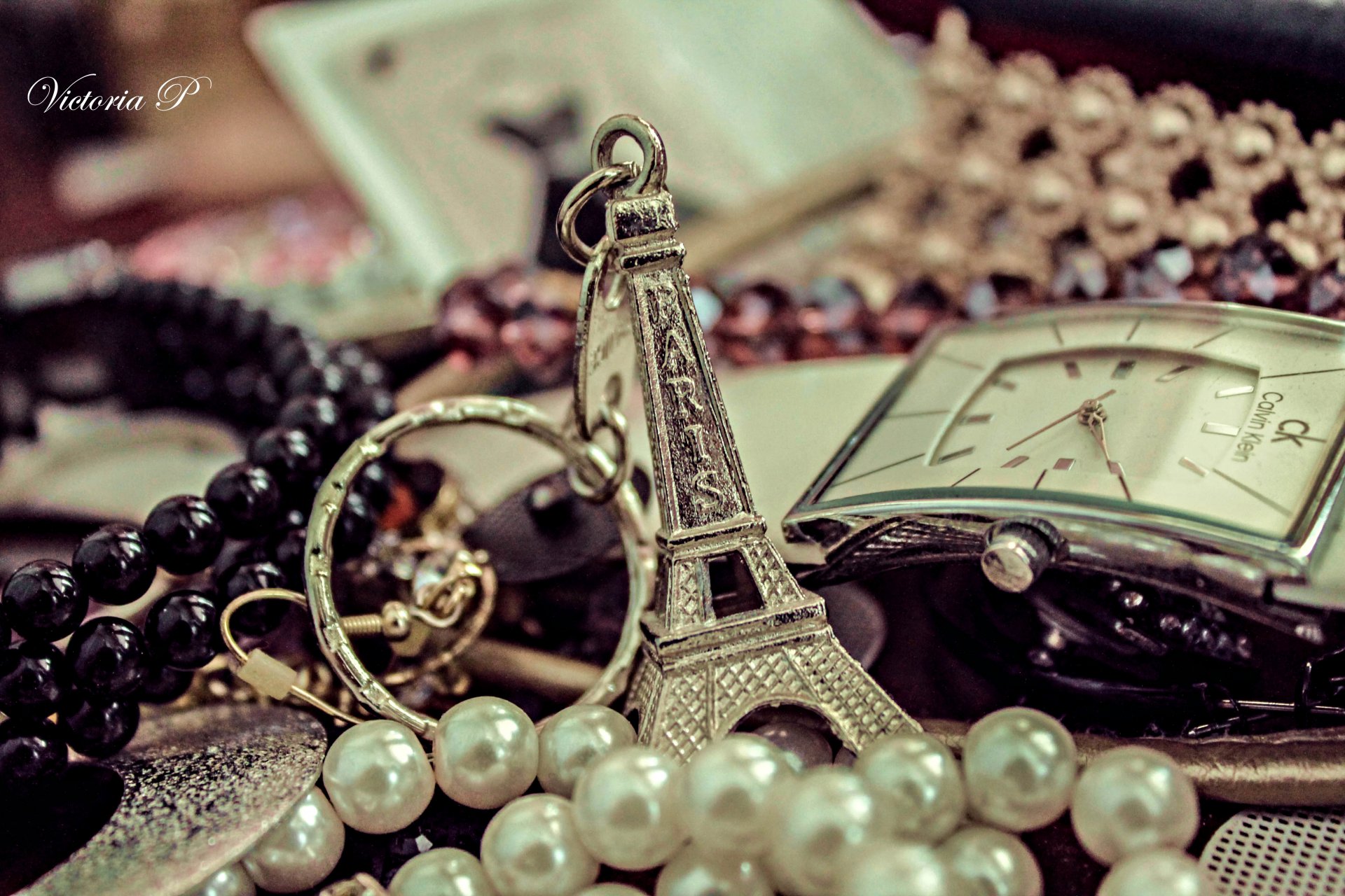 paris keychain keychains decoration pearl watches calvin klein perfume accessorie