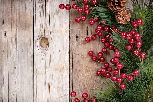 Décoration pour le nouvel an-branche de pin avec pommes de pin