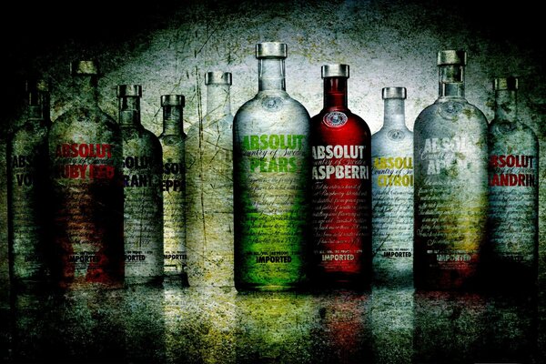 Diferentes tipos de botellas de vidrio de vodka. Vodka absoluto