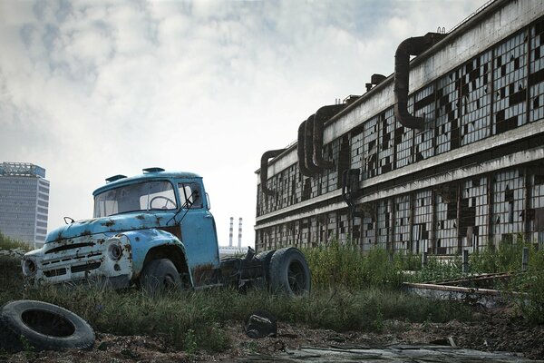 Camion abandonné ZIL sur fond de ciel