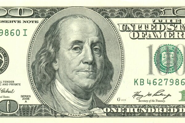 Una banconota da cento dollari con Benjamin Franklin