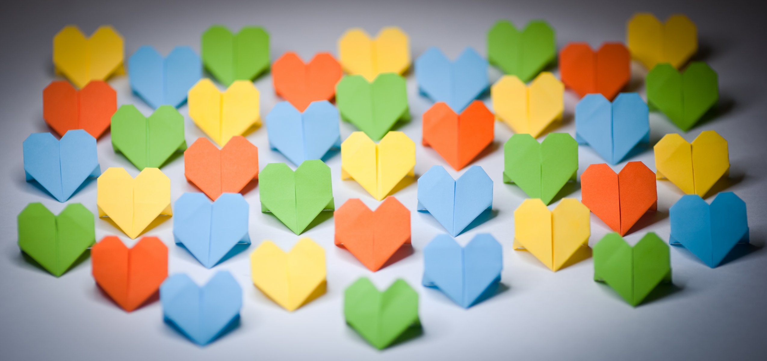 varios estados de ánimo corazones papel origami colorido amor fondo pantalla ancha pantalla completa papel pintado