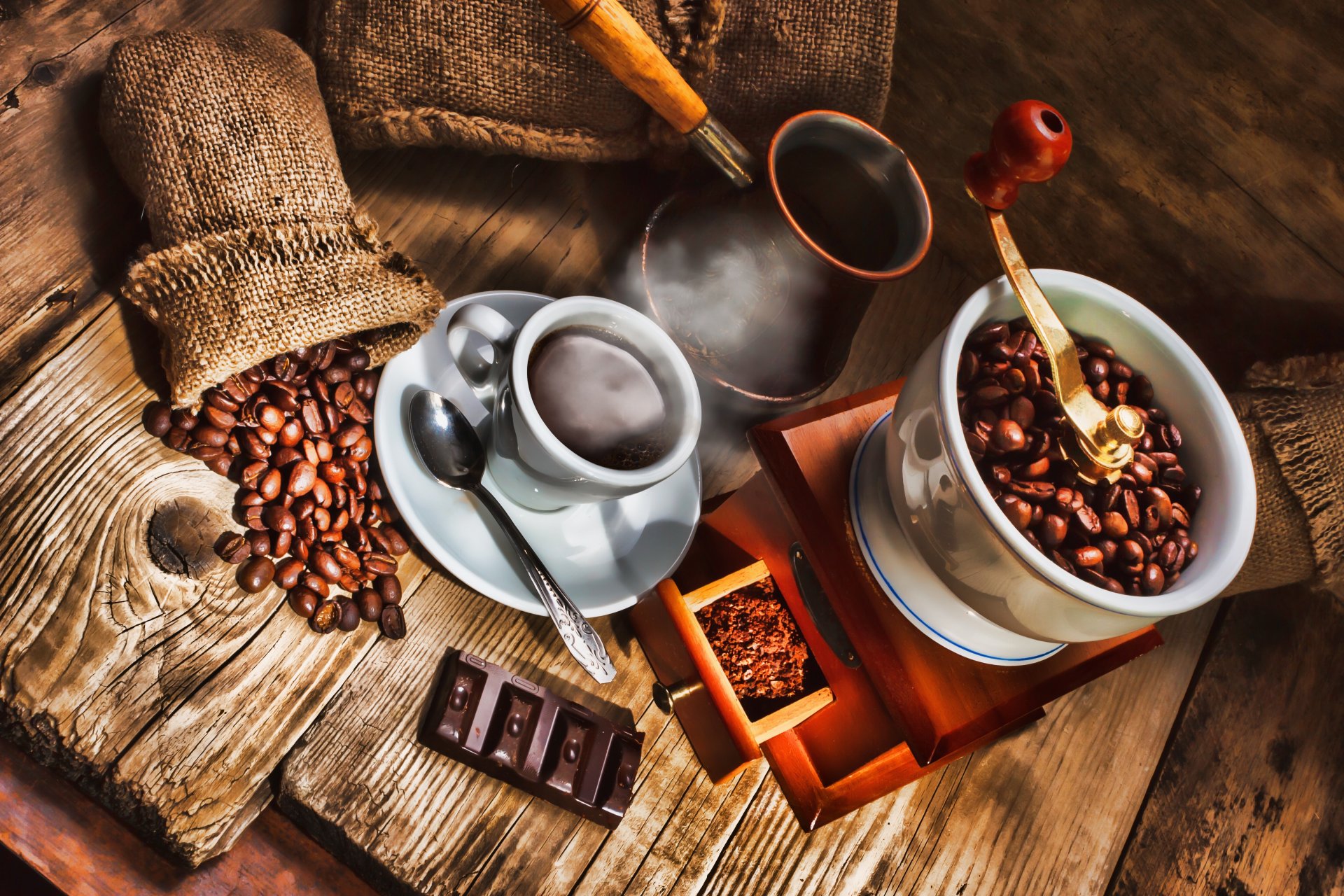 kaffeemühle kaffee schokolade türke beutel untertasse becher löffel trinken